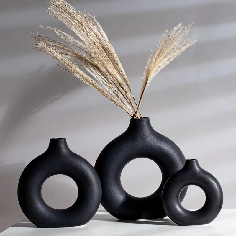 Nordic Ceramic Donut Vase – Modern Hollow Round Pampas Grass Vase for Living Room, Office, Bedroom & Minimalist Home Decor