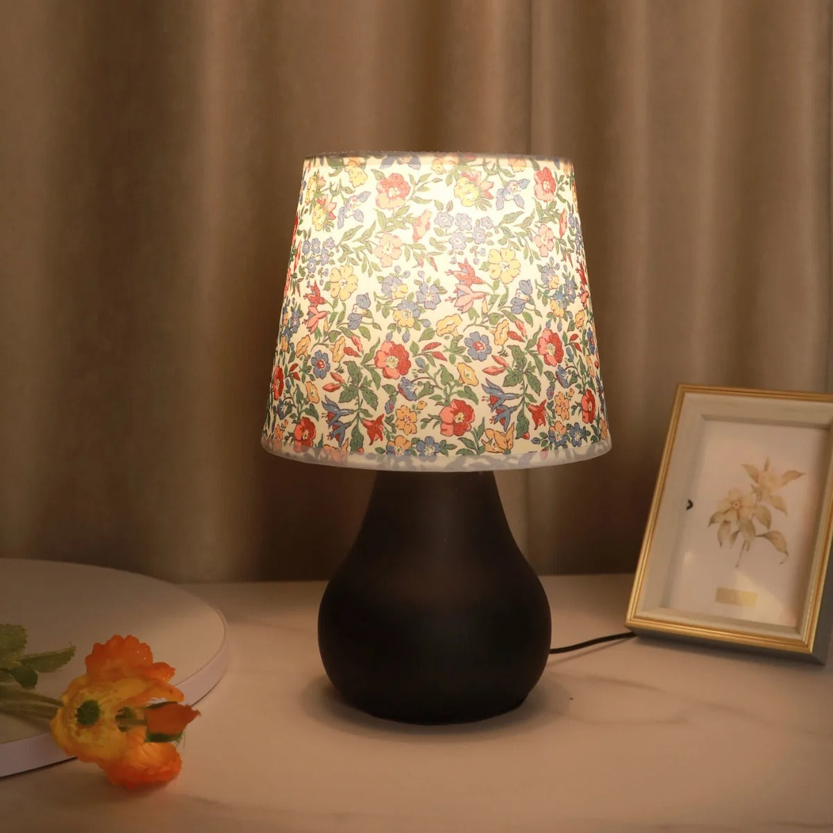 Minimalist Fabric Warm Light Desk Lamp – USB Switch Bedside & Study Decor Lamp