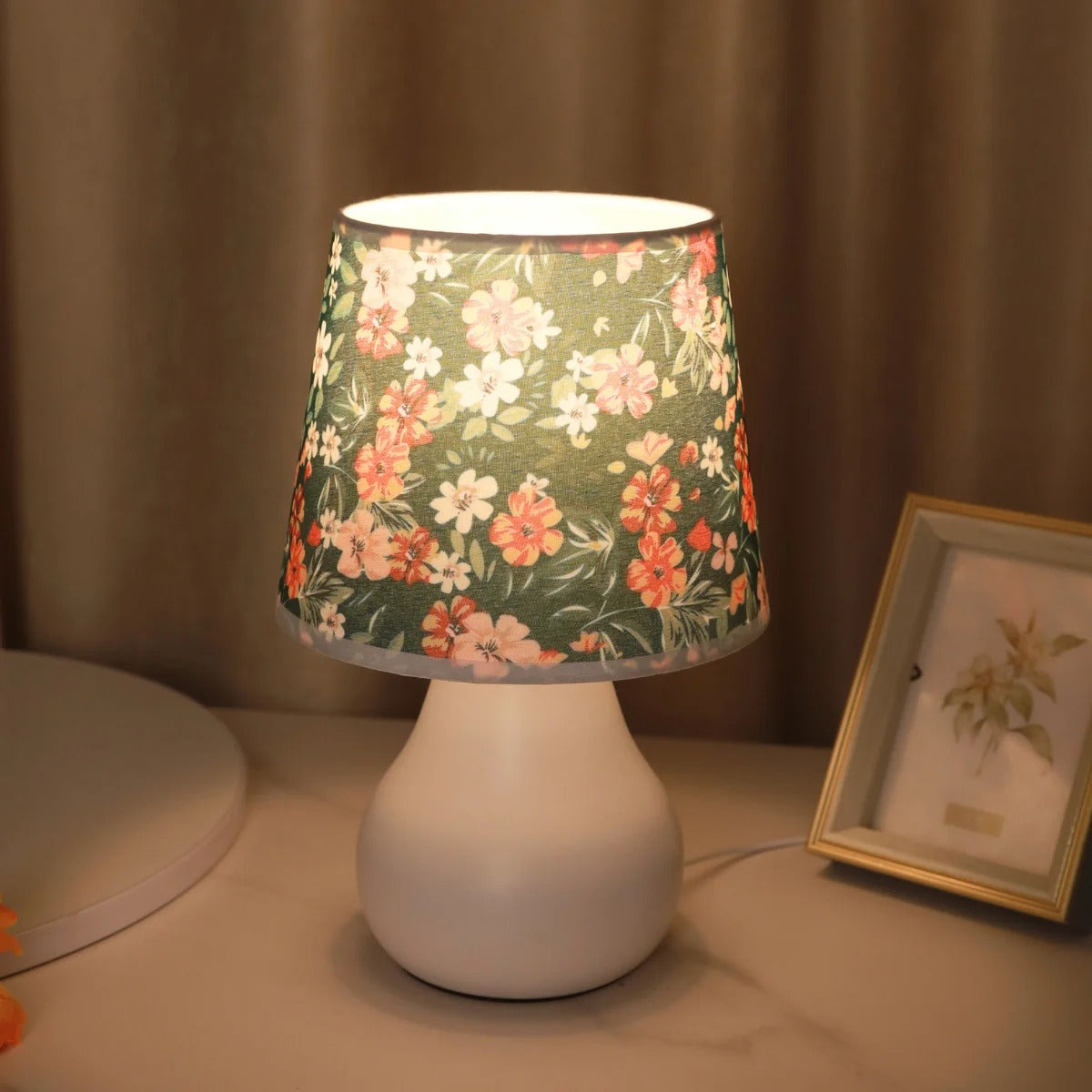 Minimalist Fabric Warm Light Desk Lamp – USB Switch Bedside & Study Decor Lamp